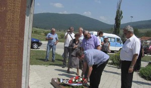 Počast poginulim pripadnicima Vojske Republike Srpske sa područja petrovačke opštine, Drinić, 7.8.2015. Foto: Srna / Milomir Savić