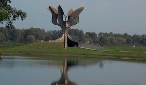 Memorijalni kompleks Jasenovac, spomenik „Kameni cvijet“, 9.9.2017. Foto: Korana Štrbac