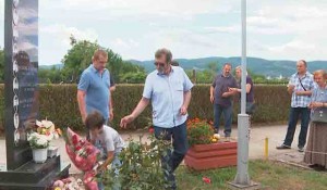 Banjaluka: Polaganje cvijeća na Perduovom groblju za spomenik likvidiranim borcima SVK na Dinari, 2021. Foto: RTRS