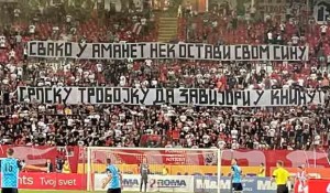 Transparent na utakmici Crvena zvezda / Napredak, 6.8.2021. Foto: Novosti online, FK Crvena zvezda