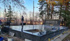Glina: Grobnica streljanih Srba 1941, pre rekonstrukcije posle zemljotresa na Baniji, 2021. Foto: Glas Srpske