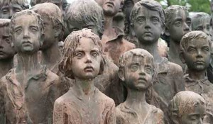 Lidice, danas Češka: Detalj spomenika ubijene 82 dece u junu 1942. Foto: fishki.net