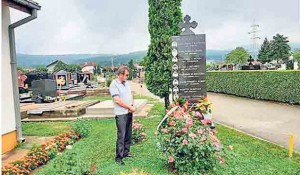 Perduovo groblje, Banja Luka: Spomenik devetorici Dalmatinaca, pripadnika SVK likvidiranih na Medenom brdu Foto: Politika, via DIC Veritas