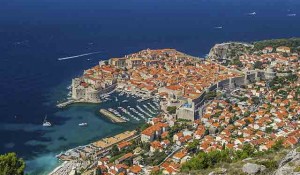 Dubrovnik, gradske zidine i panorama starog gradskog jezgra Foto: Vikipedija