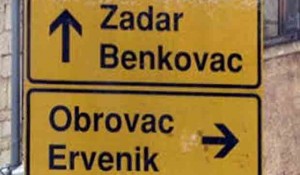 Zadar - Benkovac - Obrovac - Ervenik, info. tabla Foto: RTS