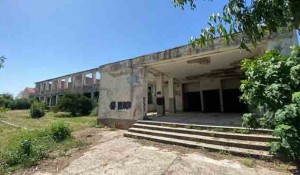 Đevrske: Ostaci osnovne škole „Sava Ležajić“ razrušene u hrvatskoj agresiji Oluja 1995. godine Foto: Večernje novosti