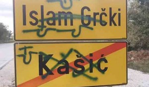 Saobraćajne table na ulazu u Kašić i Islam Grčki ispisane ustaškim nacističkim insignijama Foto: Portal Novosti