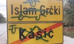 Saobraćajne table na ulazu u Kašić i Islam Grčki ispisane ustaškim nacističkim insignijama Foto: Portal Novosti