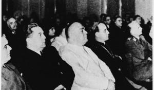 Opat Markone, izaslanik Vatikama, sa Alojzijem Stepincem i ministrom NDH Artukovićem Foto: Arhiva