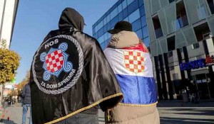 Kolona sećanja u Vukovaru: Na čelu pripadnici HOS-a, uzvikivalo se „Za dom spremni“, novembar 2023. Foto: Index.hr