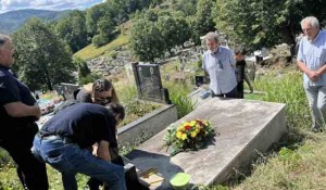 Banjaluka: Položeni vijeci Bori Martinoviću na Novom groblju, 5.8.2025. Foto: RTRS