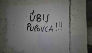 Grafiti pozivâ na ubistvo Milorada Pupovca, 31.1.2026. Foto: SNV, Novosti Portal