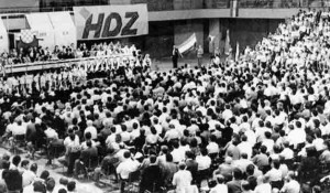 Miting HDZ 1990-ih Foto: Foto-dokumentacija Politike Miting HDZ 1990-ih Foto: Foto-dokumentacija Politike